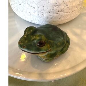 Adorable ceramic frog; signed and dated 1982 absolutely so sweet